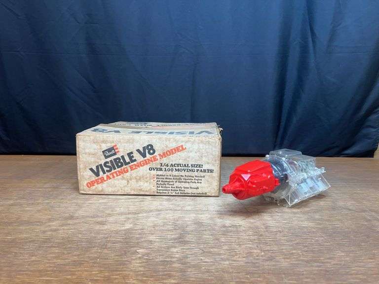 1/4 Visible V8 Engine Model NIB Revell image