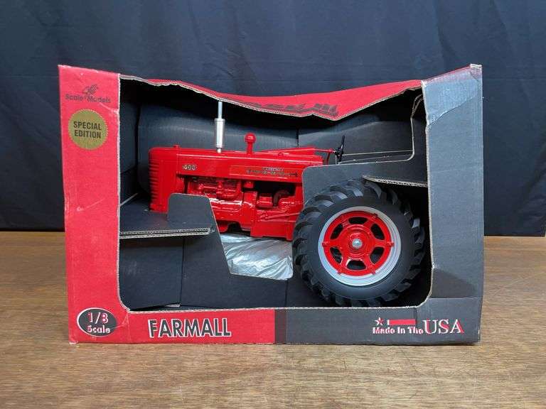 1/8 Farmall 400 NIB SM image