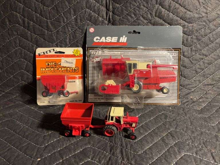 (4) 1/64 International Harvester Grain Harvesting Set Ert image