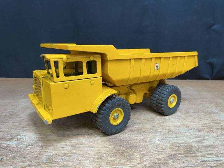1/25 IH Payhauler Truck Ertl image