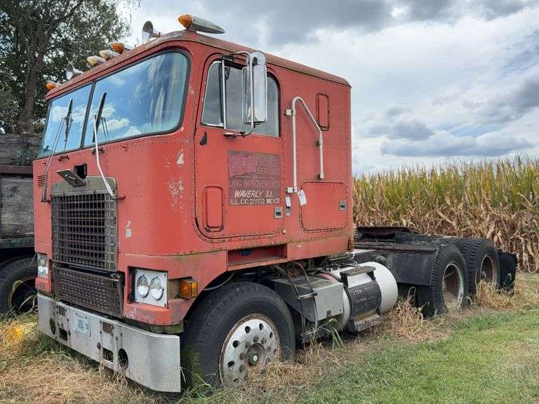 Diamond Reo Cabover image