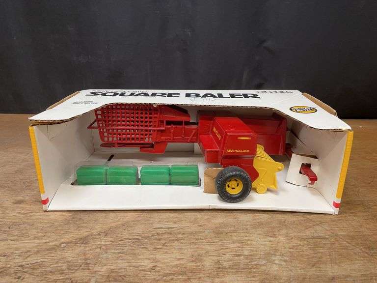 1/16 New Holland Baler NIB Ertl image