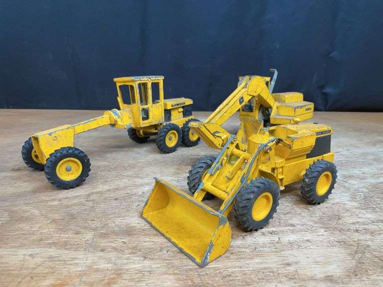 (3) 1/16 John Deere Industrial Ertl image
