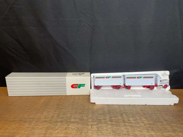 1/53 CF Motor Freight Semi NIB image
