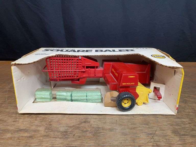 1/16 New Holland Baler NIB Ertl image