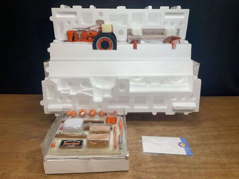 1/12 Farmall H Halloween Hay Ride Set NIB Franklin Mint image