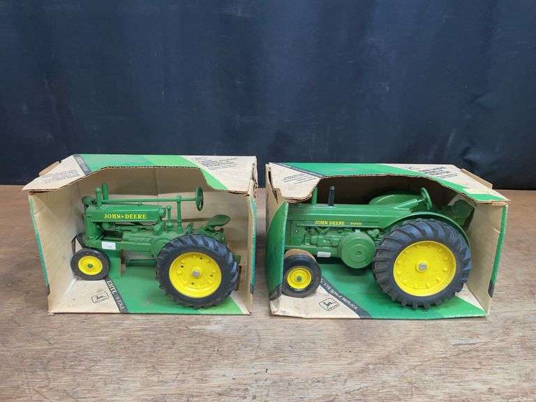 (2) 1/16 John Deere A + R NIB Ertl image