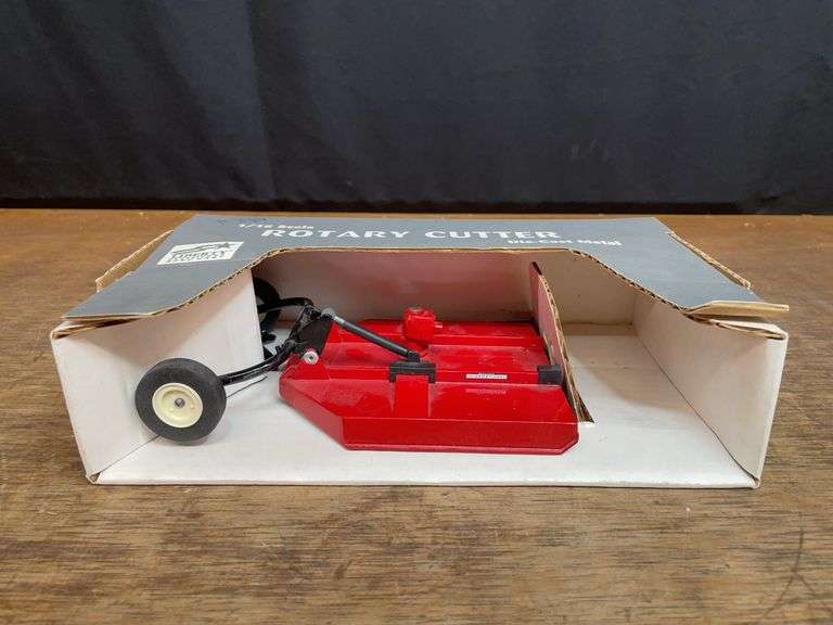1/16 IH Mower NIB SC image