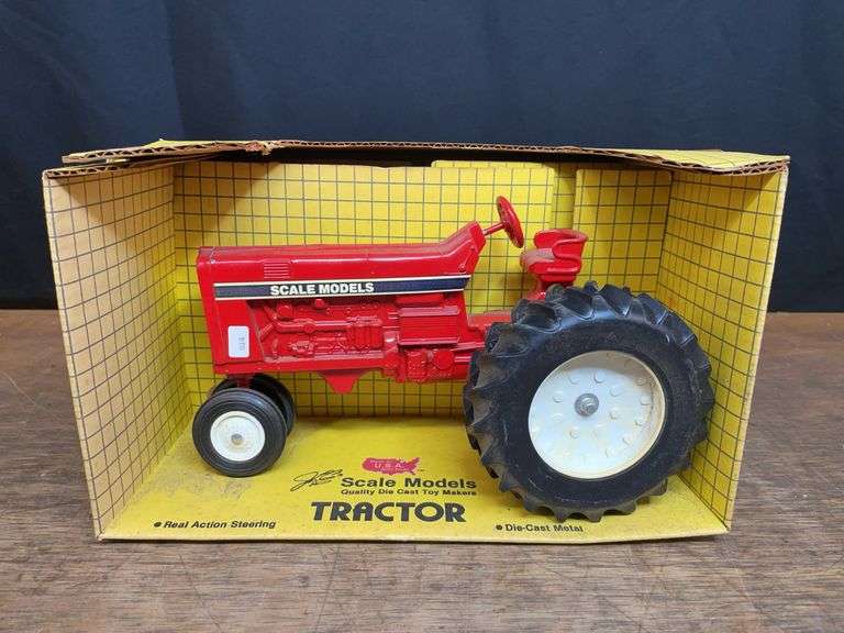 1/16 IH Scale Models Tractor NIB SM image