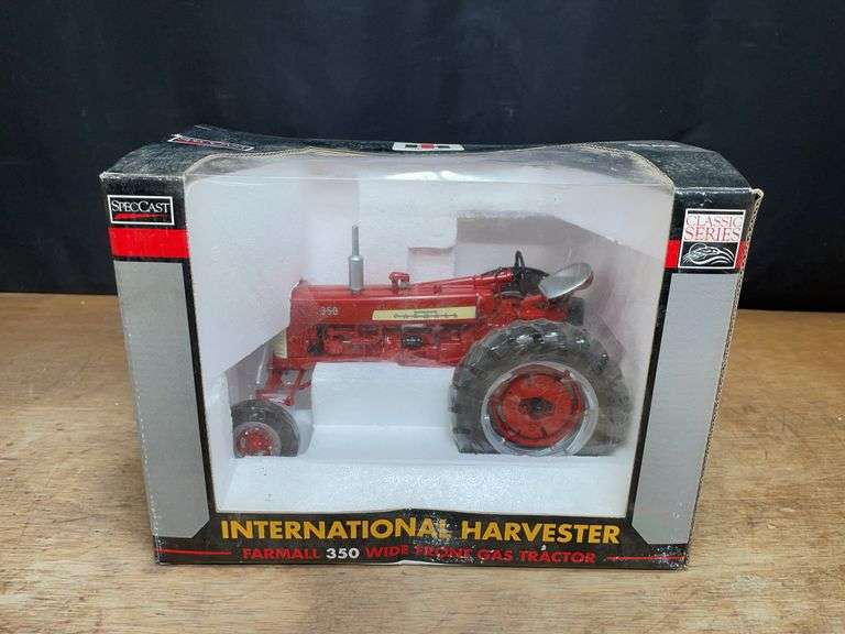 1/16 Farmall 350 NIB SC image