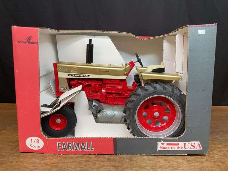 1/8 IH 826 Gold Demonstrator NIB SM image