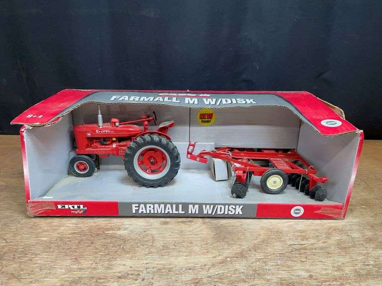 1/16 Farmall M + Disk Set NIB Ertl image