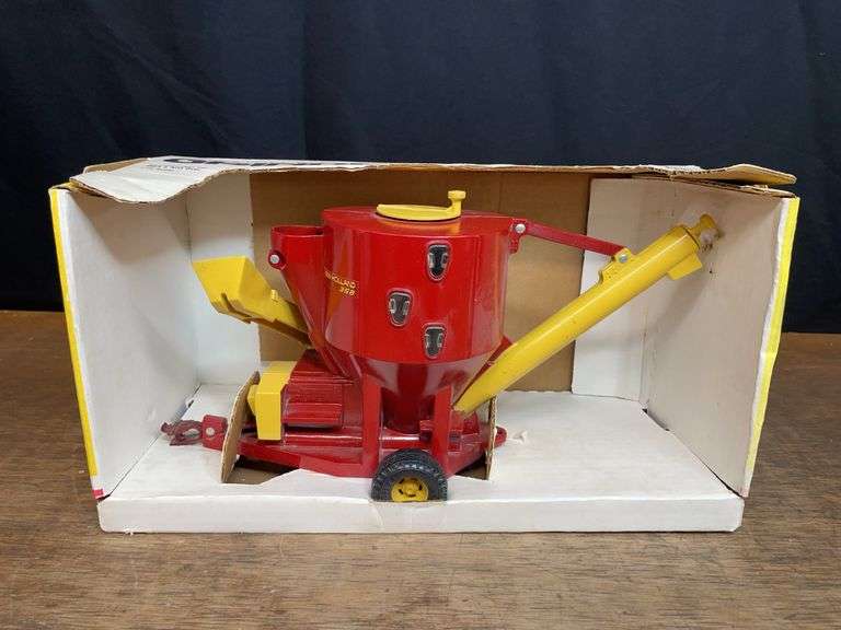 1/16 New Holland Mixer Mill NIB Ertl image