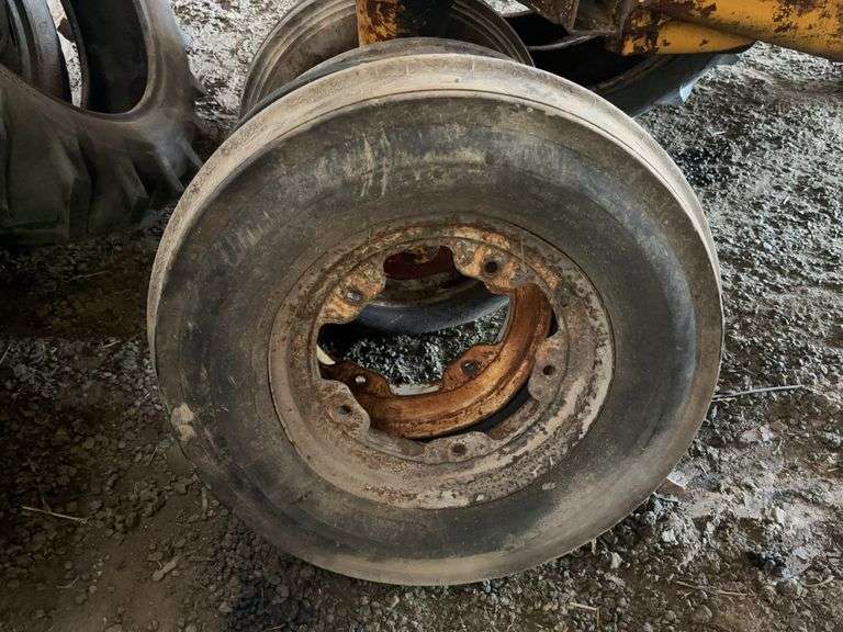 Oliver 880 Rims and Tires image