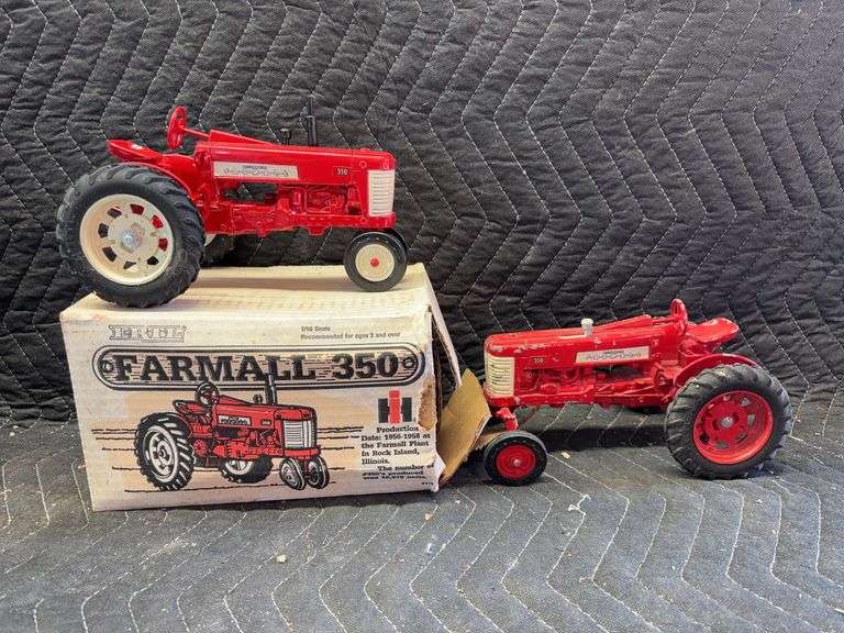 (2) 1/16 Farmall 350 + Farmall 350 Ertl image