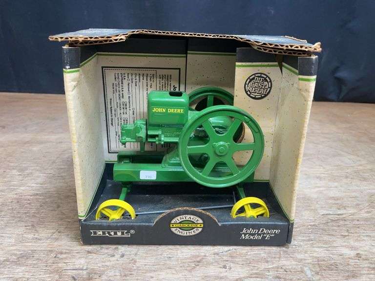 1/6 John Deere E Engine NIB Ertl image