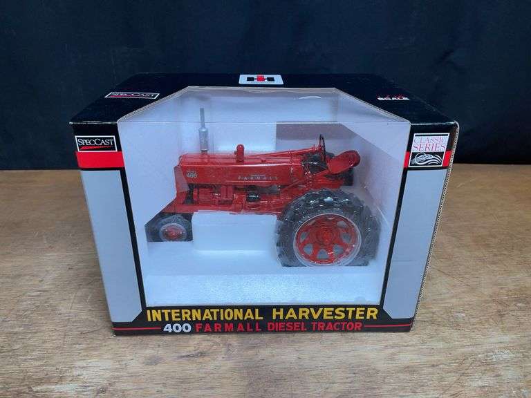 1/16 Farmall 400 NIB SC image