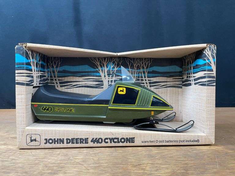 1/10 John Deere 440 Cyclone Snowmobile NIB Suttle image