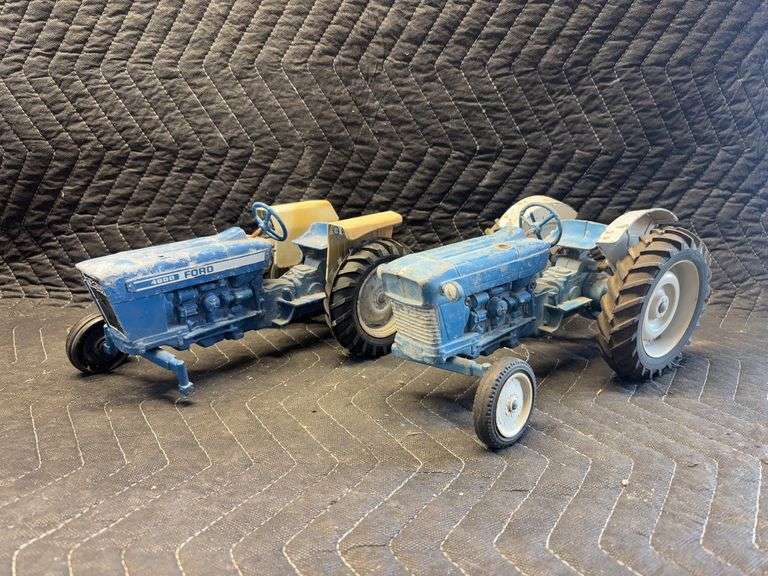 (2) 1/12 Ford 4000 + Ford 4600 Ertl image