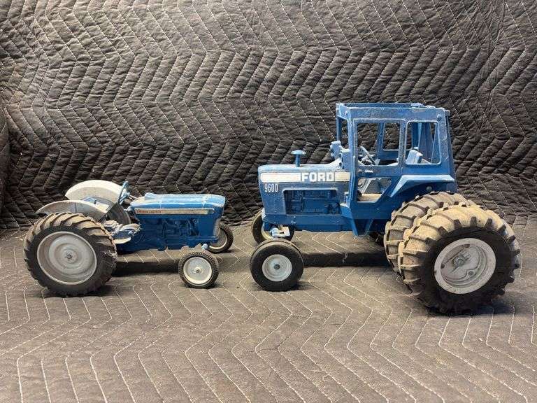 (2) 1/12 Ford 9600 + Ford 4000 Ertl image