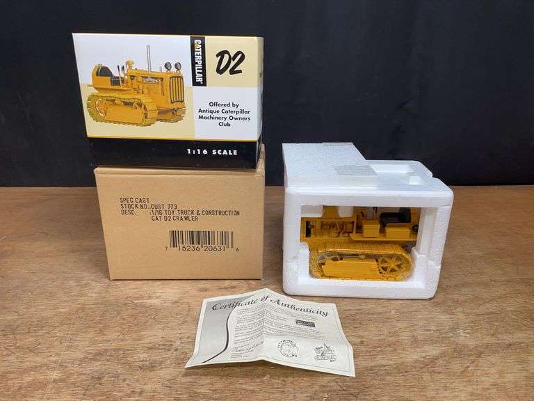 1/16 Caterpillar D2 Crawler 2003 NTTC NIB SC image
