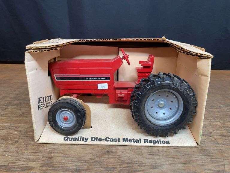 1/16 IH 3088 NIB Ertl image