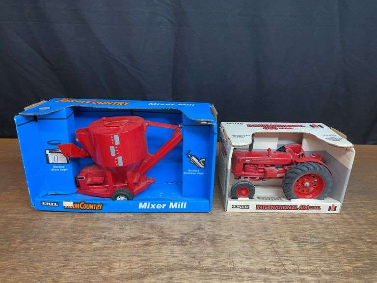 (2) 1/16 IH 600 + Mixer Mill NIB Ertl image