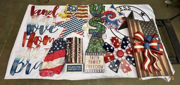 Home Décor - July 4th Seasonal Signs- New