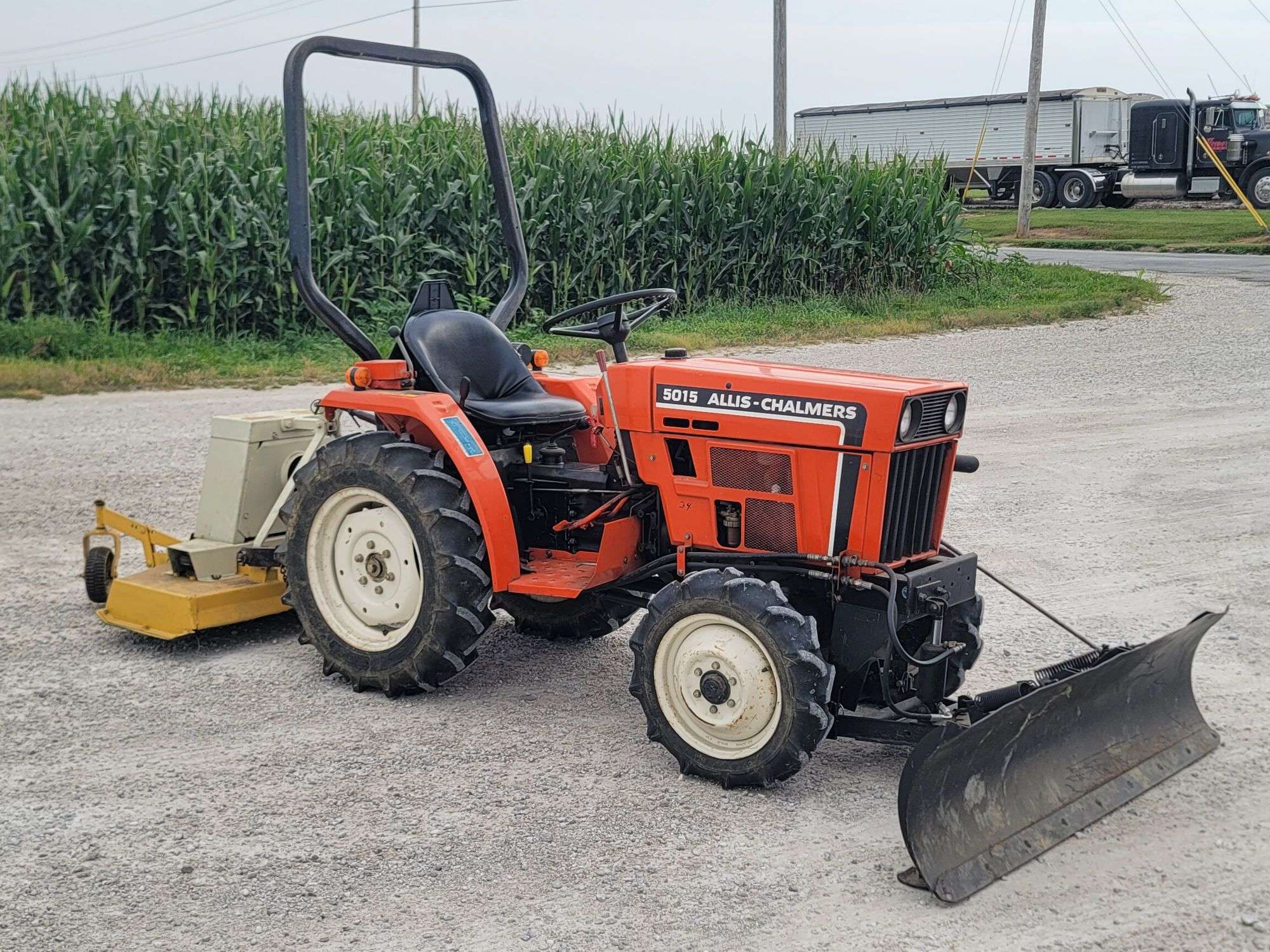 1984 Allis-Chalmers 5015 MWFD Tractor with Equipment