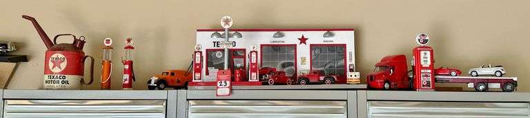 Texaco Gas & Oil Display image
