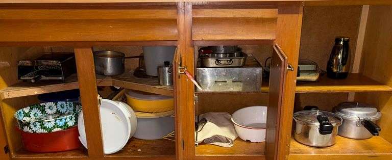 Pressure Cookers, Waffle Maker, Toaster & Related Items image