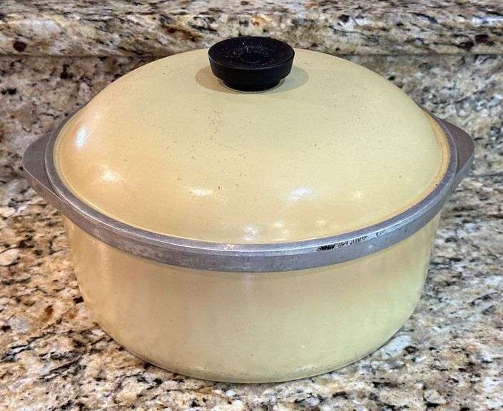 Club Aluminum "Harvest Gold" Dutch Oven image