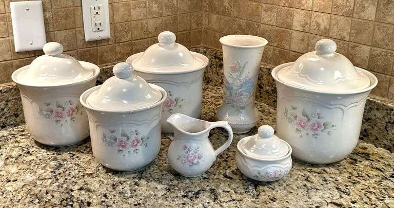 Pfaltzgraff "Tea Rose" Dinnerware image