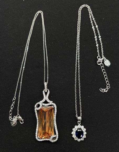 Women's Silver Necklace with Pendant image