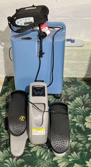 EverFlo Oxygen Concentrator & Related Items image