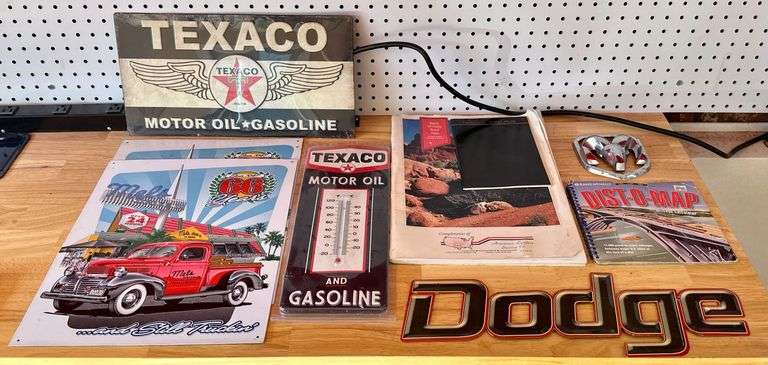 Automotive & Texaco Displays image