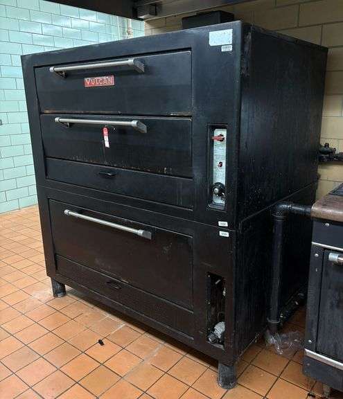 Vulcan 7019A Commercial Triple Oven image
