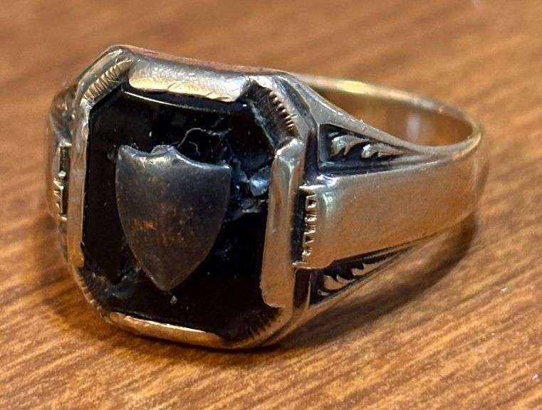 10K Gold Men's Ring image