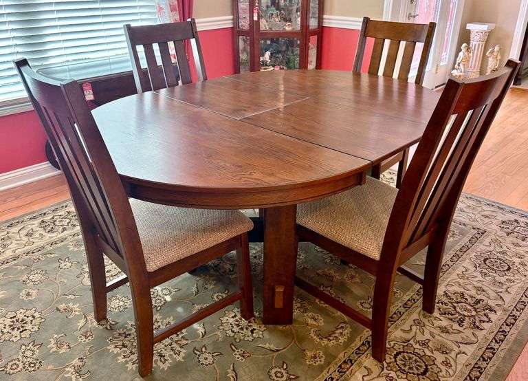 Liberty Furniture Industries Inc. Dining Room Table & Chairs image