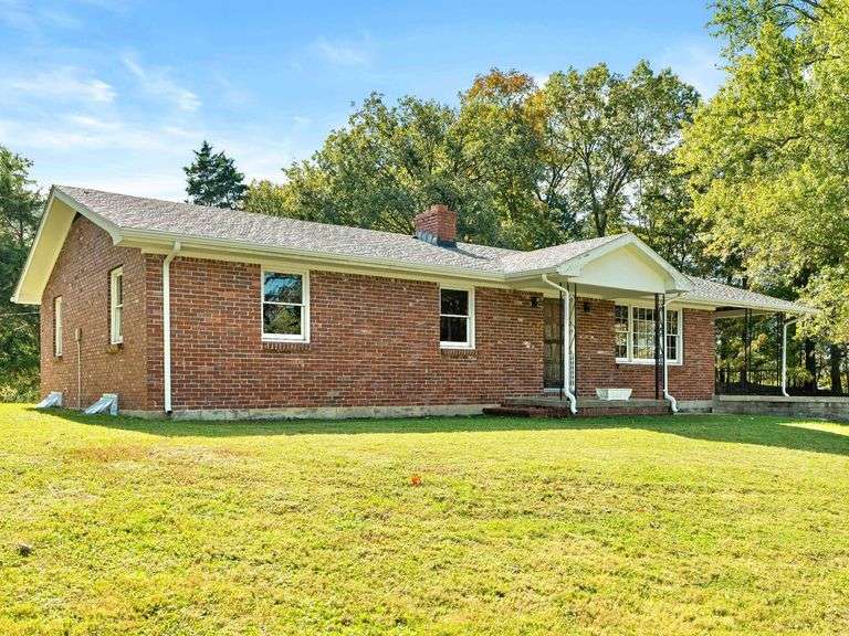 Corydon Brick Ranch & 2.5 AC Real Estate Online Auction image