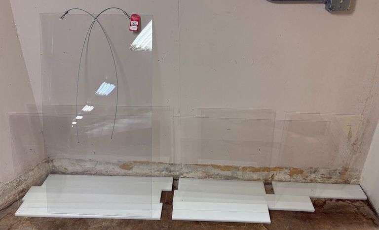 Countertop Safety/Sneeze Guard Partitions image