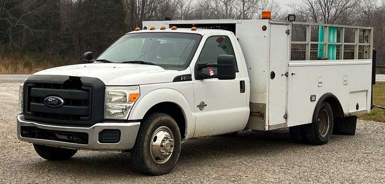 2013 Ford F-350 Utility Truck image