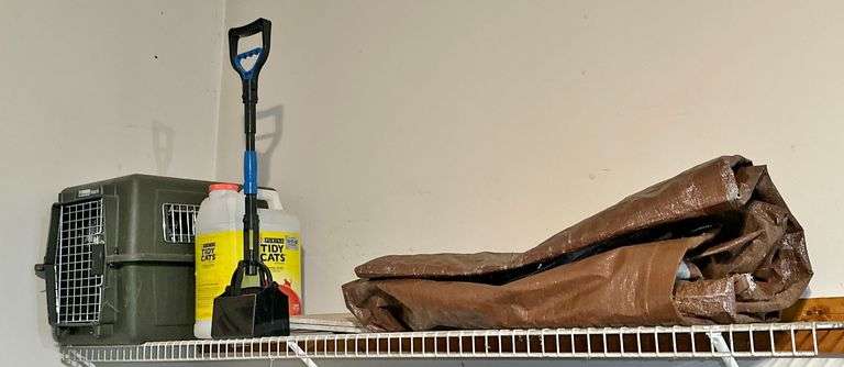 Pet Carrier & Shop Items image