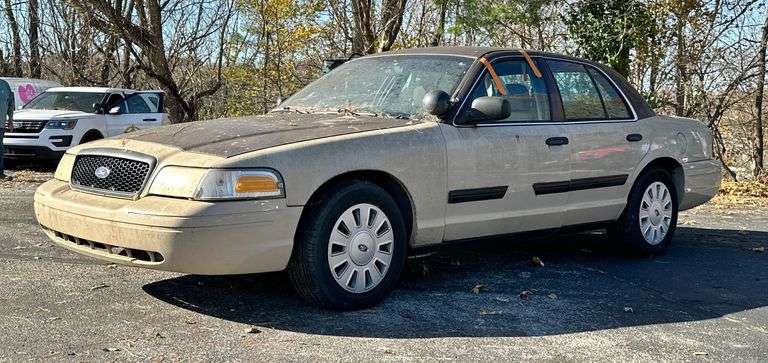 2010 Ford Crown Victoria Police Car image