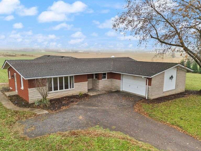 Starlight (Borden) Brick Ranch & One Ac Real Estate Online Auction image