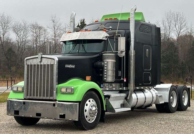 2000 Kenworth W900 Semi Truck image