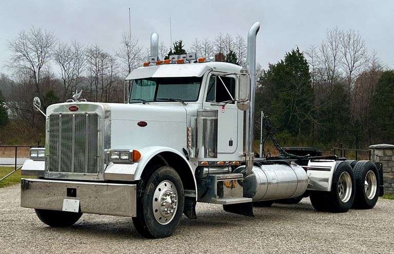 1989 Peterbilt 379 EXHD Semi Truck image