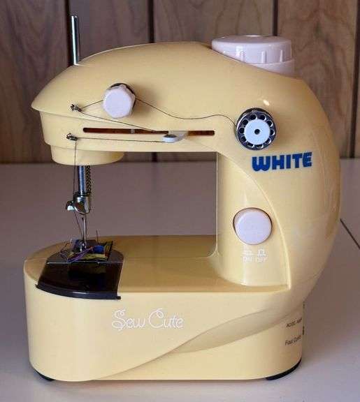 White SC-20 "Sew Cute" Sewing Machine image