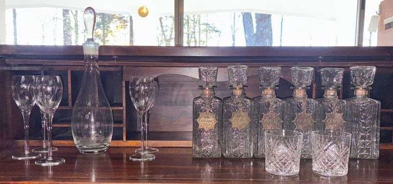 Quality Decanter Sets image