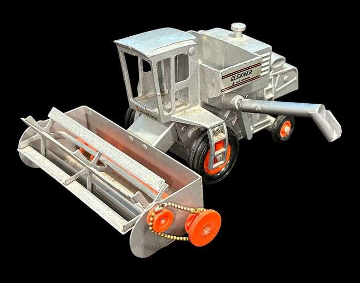 ERTL Allis-Chalmers Gleaner Combine with Bean Head image